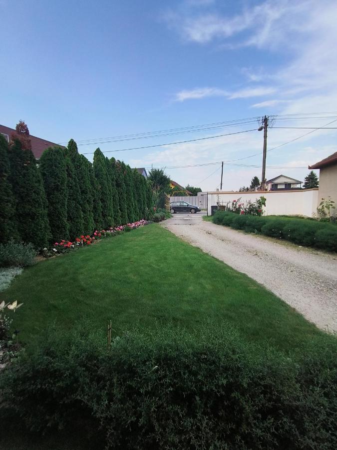 Cozy Room With Garden In Bratislava Exterior photo
