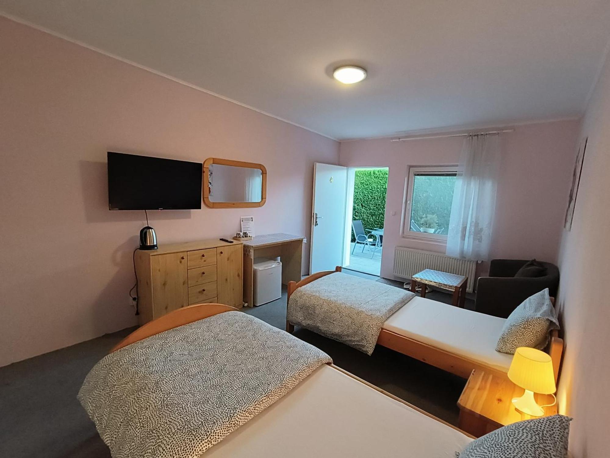 Cozy Room With Garden In Bratislava Exterior photo