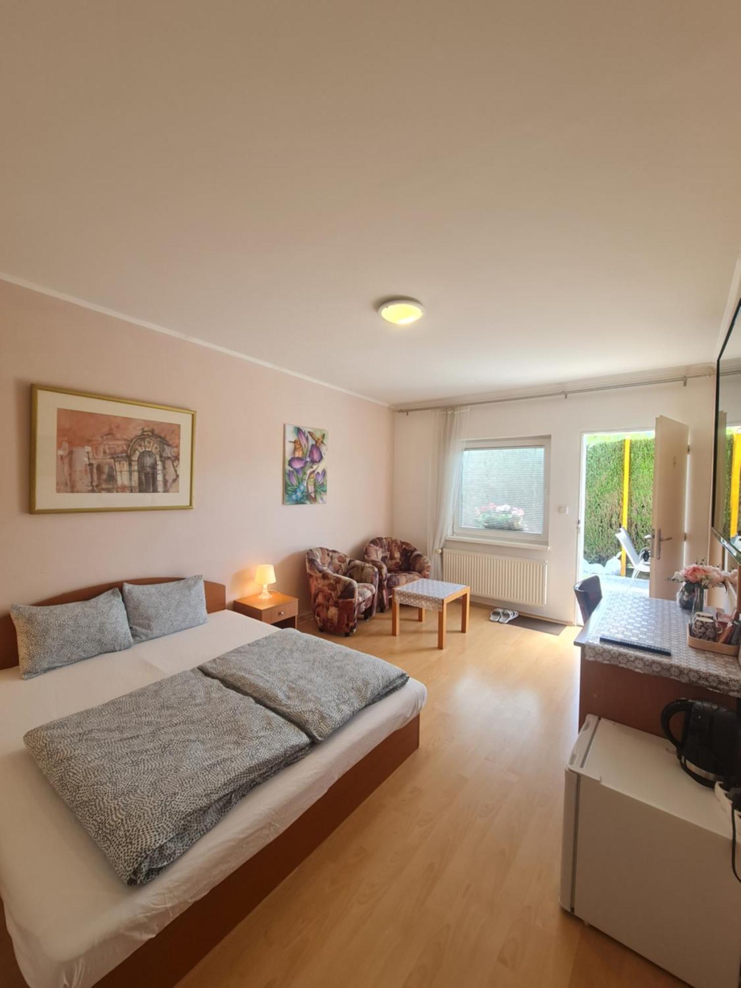 Cozy Room With Garden In Bratislava Exterior photo