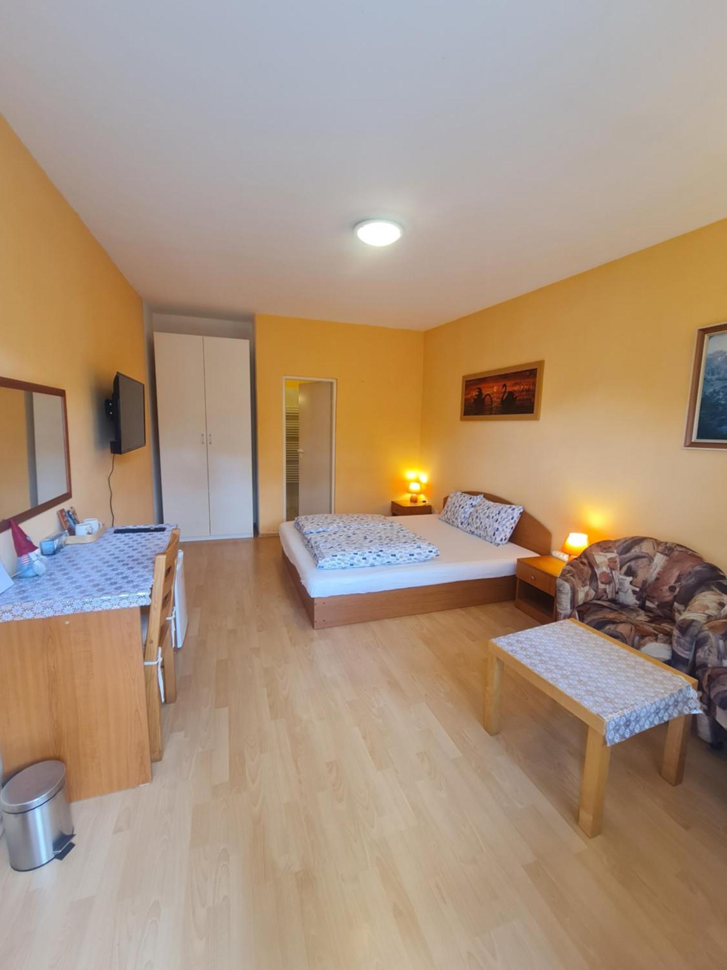 Cozy Room With Garden In Bratislava Exterior photo