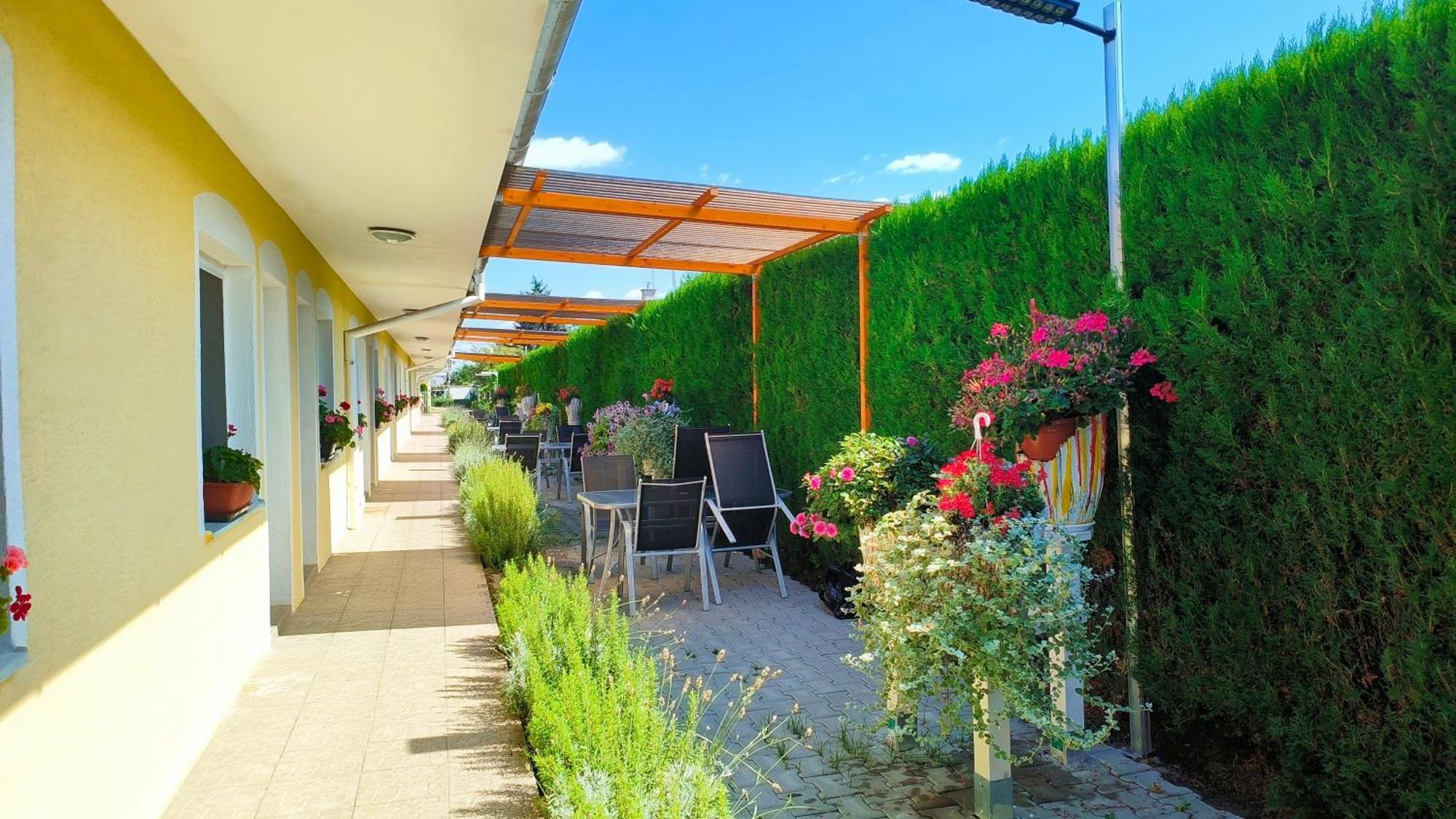 Cozy Room With Garden In Bratislava Exterior photo
