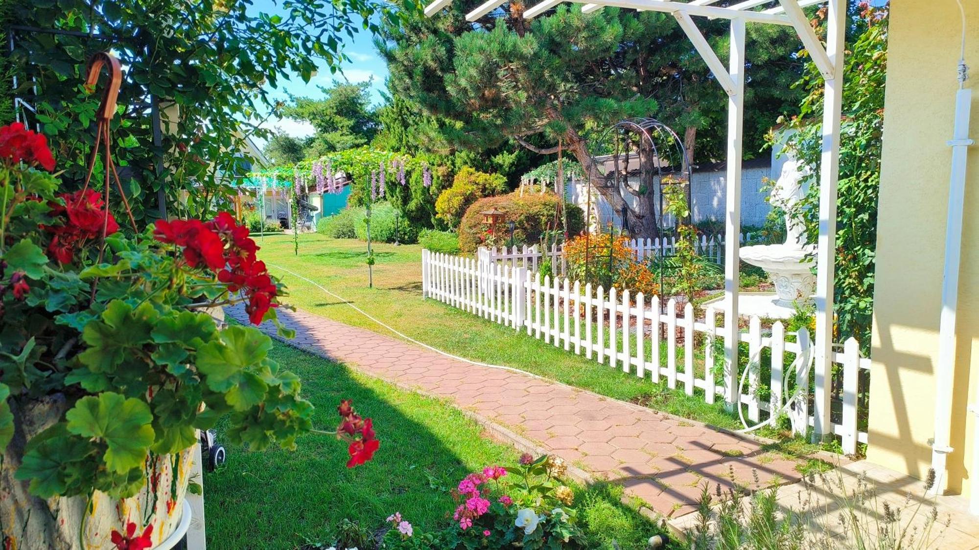 Cozy Room With Garden In Bratislava Exterior photo